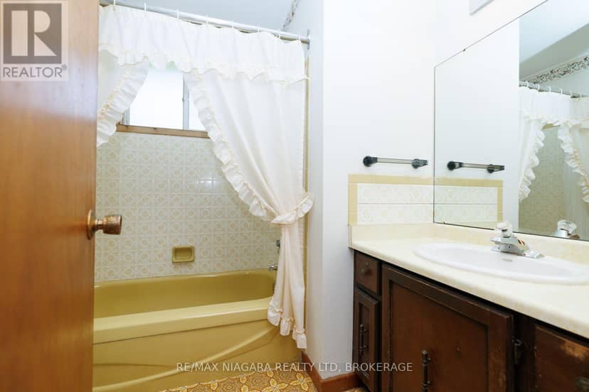 4166 Chippawa Parkway — photo 21 of 40