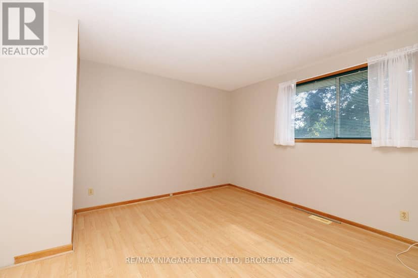 4166 Chippawa Parkway — photo 17 of 40