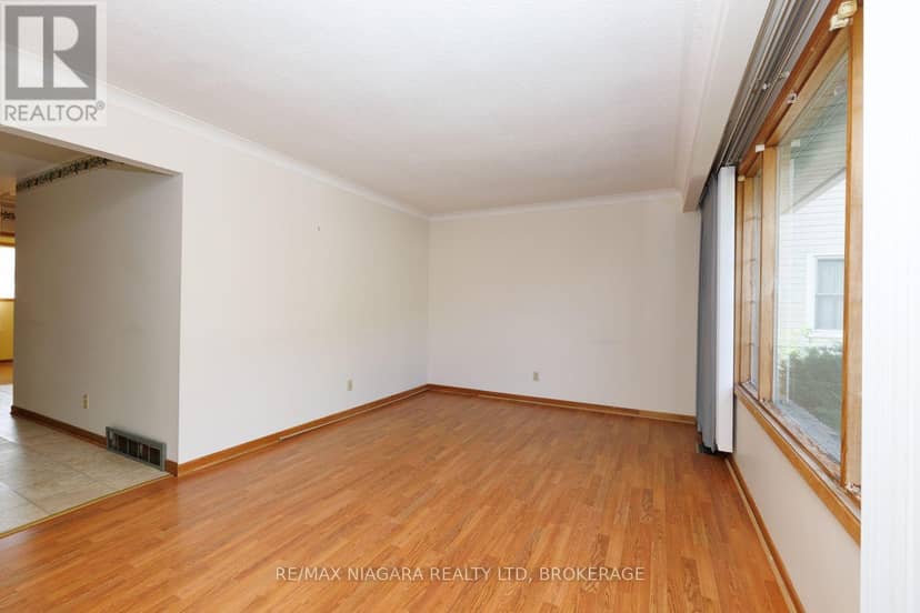 4166 Chippawa Parkway — photo 16 of 40