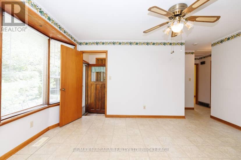 4166 Chippawa Parkway — photo 9 of 40