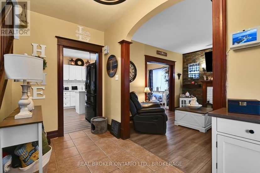 214 Fourth Street W — photo 4 of 40
