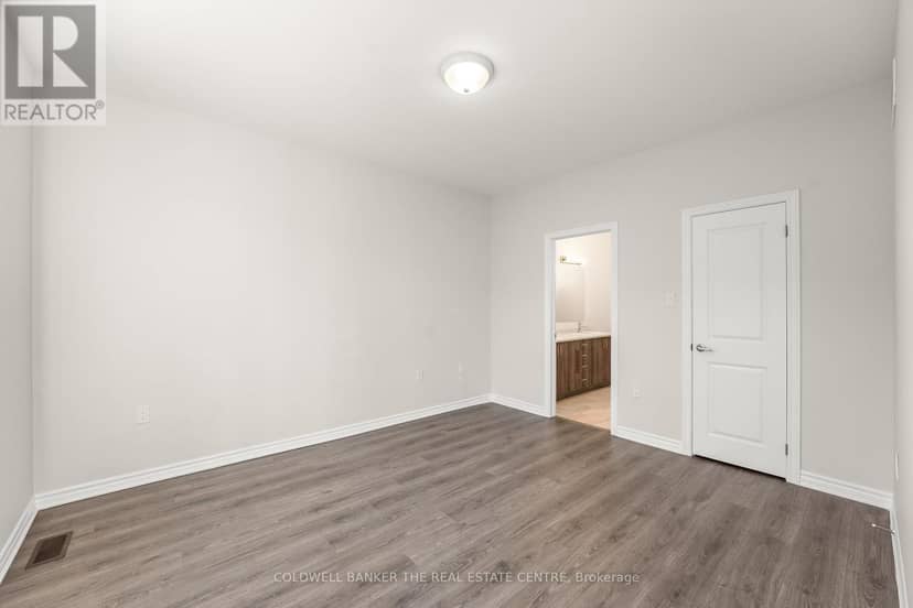19 - 17 Lakewood Crescent — photo 20 of 36