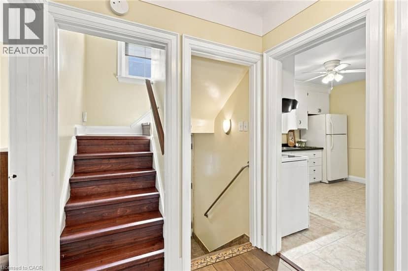 38 GARSIDE Avenue S — photo 11 of 40