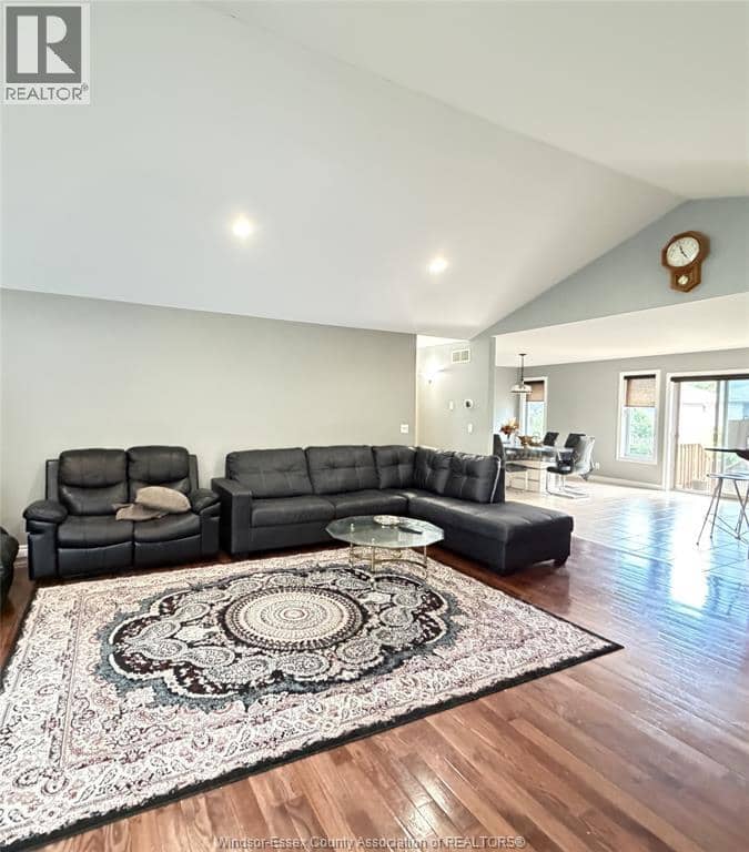 2361 Askin Avenue — photo 2 of 17