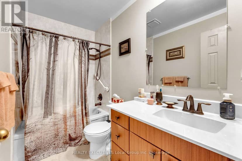 33 - 624 Lakeshore Drive — photo 17 of 40