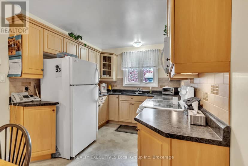 33 - 624 Lakeshore Drive — photo 11 of 40