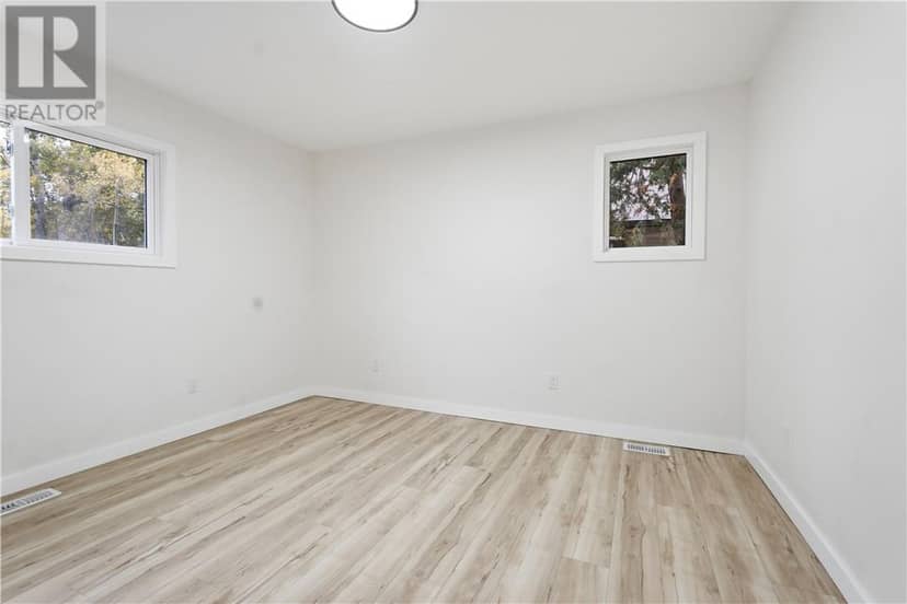 853 Howey — photo 19 of 36
