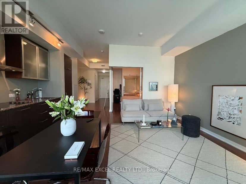 3704 - 14 York Street — photo 14 of 17