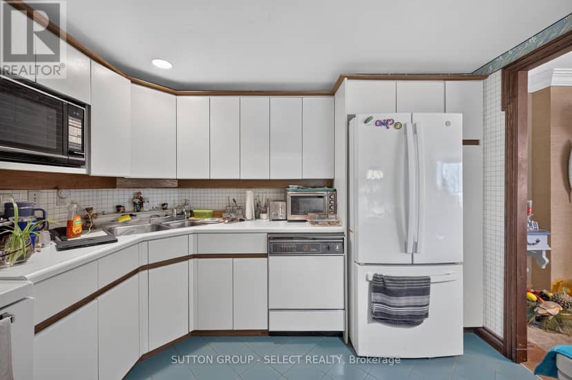 301 - 600 Talbot Street — photo 16 of 30