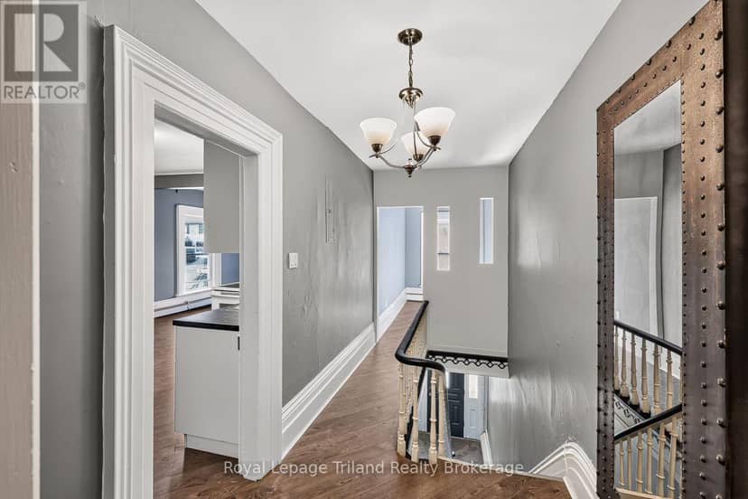 156-158 Charles Street W — photo 13 of 40