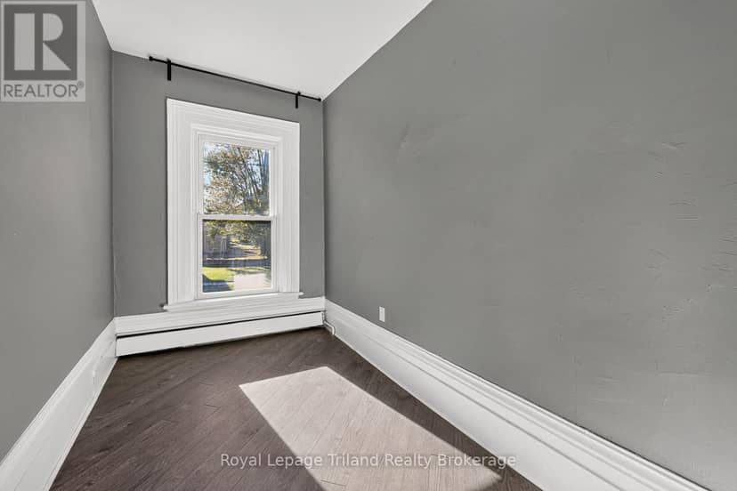 156-158 Charles Street W — photo 19 of 40