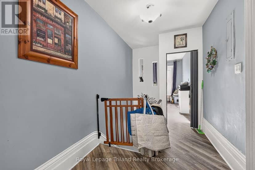 156-158 Charles Street W — photo 25 of 40