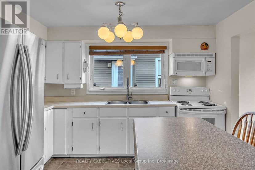 214 Victoria Street E — photo 11 of 39