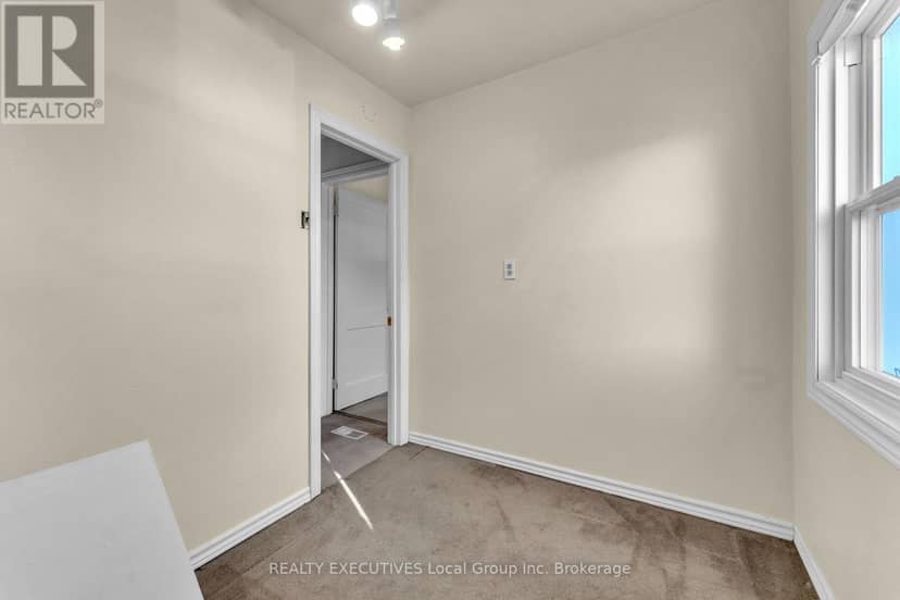 214 Victoria Street E — photo 18 of 39