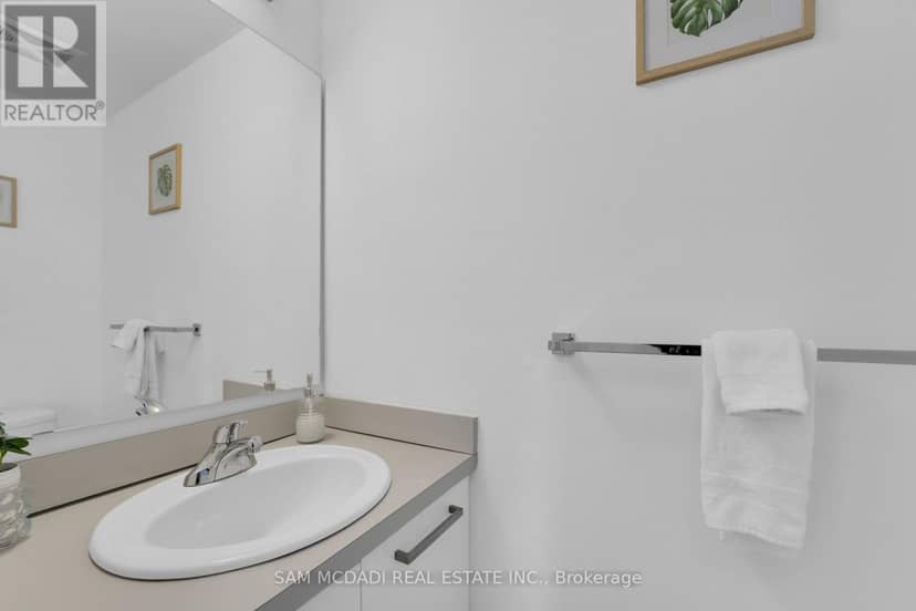 2307 - 12 York Street — photo 19 of 27