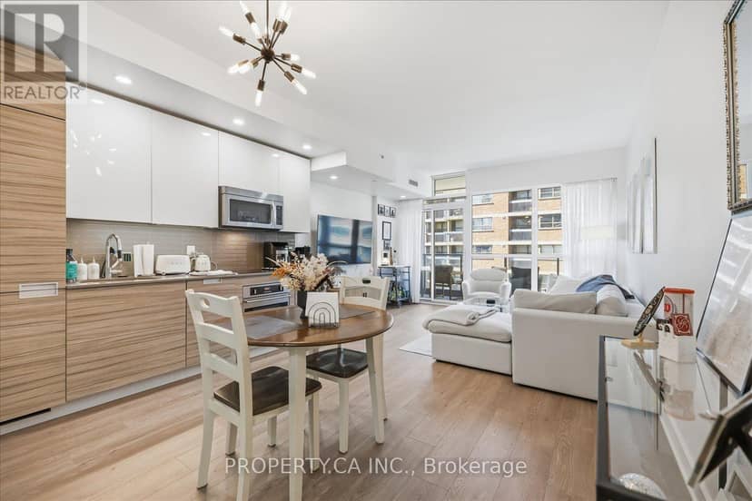 606 - 210 Simcoe Street — photo 1 of 26