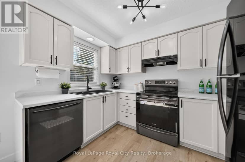 24 Brookfield Crescent — photo 11 of 34