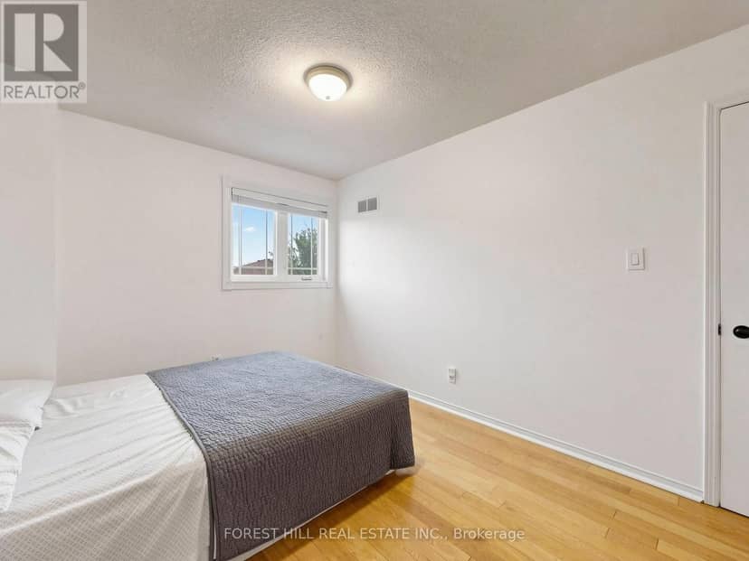 1631 Meadowfield Crescent — photo 25 of 40