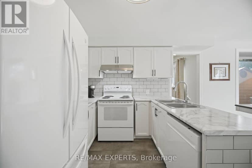 98 De Rose Avenue — photo 16 of 40