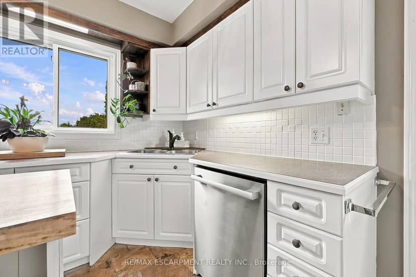 19 Hillsdale Court — photo 15 of 40