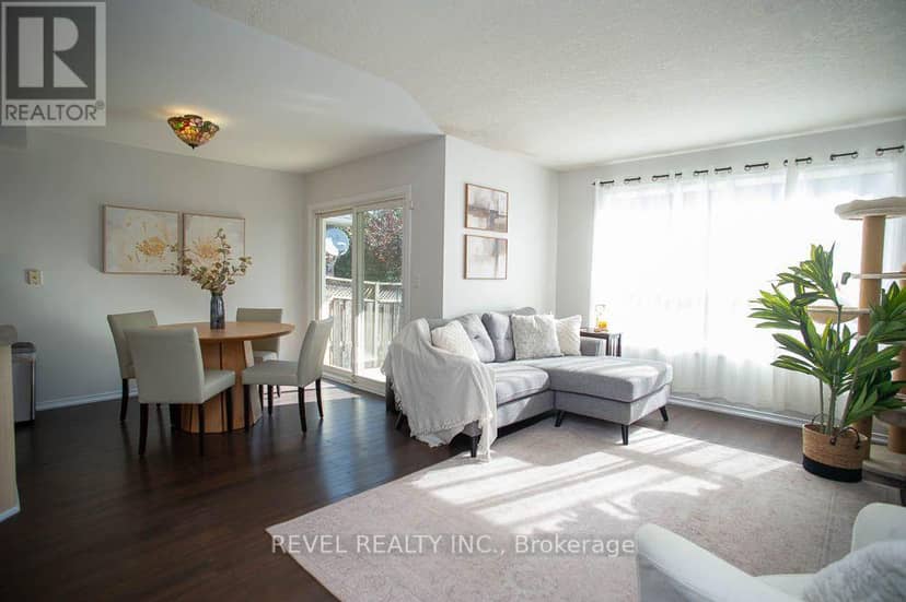 48 Lovell Crescent — photo 10 of 28