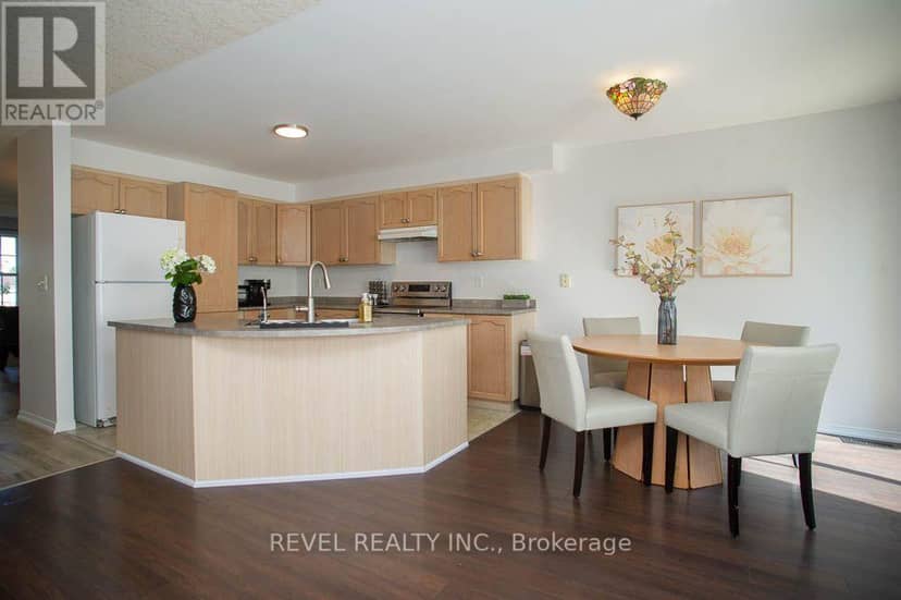 48 Lovell Crescent — photo 11 of 28