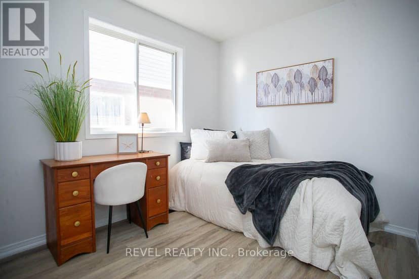 48 Lovell Crescent — photo 19 of 28