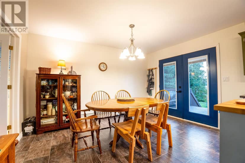 124 GREENSVIEW Drive — photo 13 of 40