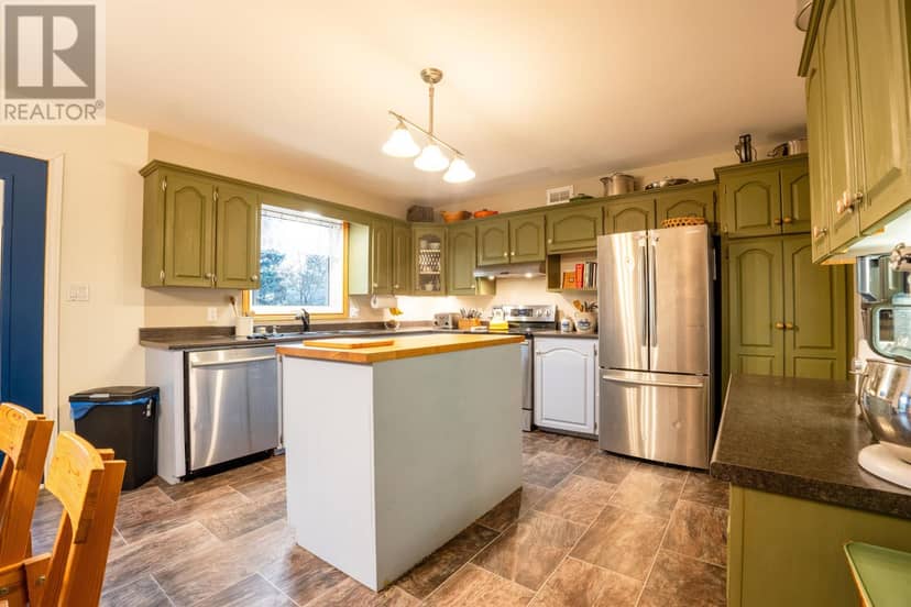 124 GREENSVIEW Drive — photo 15 of 40