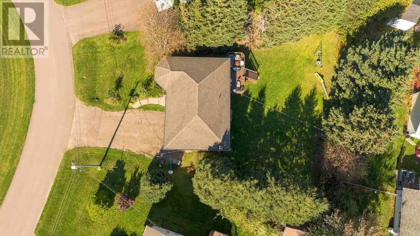 124 GREENSVIEW Drive — photo 3 of 40