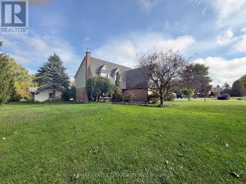 7442 Fairview Road, Central Elgin, photo 2