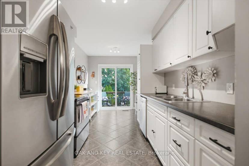 15 Chancton Crescent — photo 12 of 40