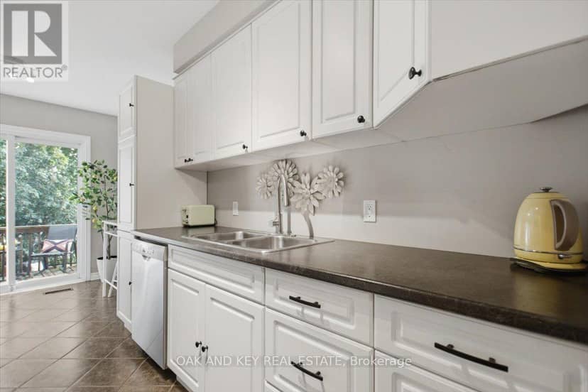 15 Chancton Crescent — photo 13 of 40