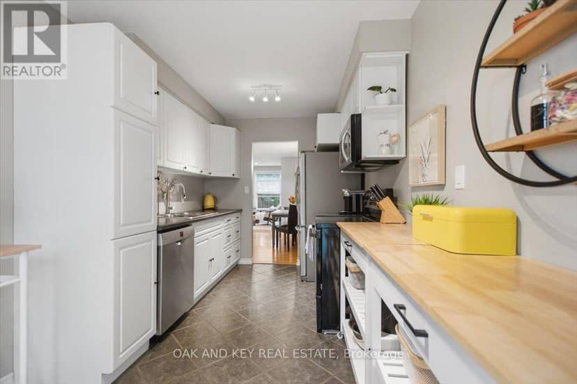15 Chancton Crescent — photo 14 of 40