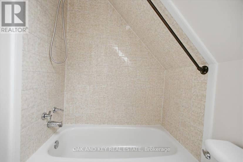 15 Chancton Crescent — photo 35 of 40