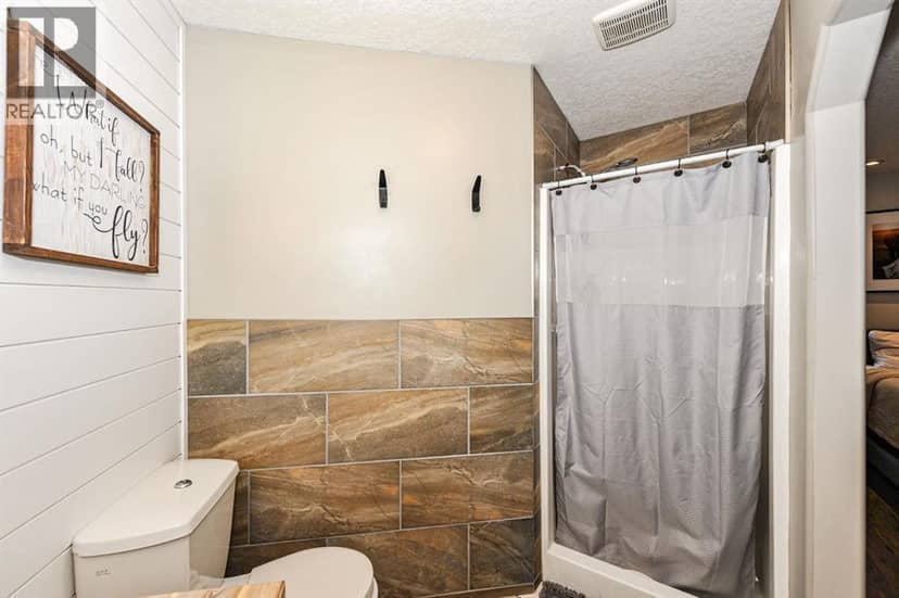 5005 58 Street — photo 19 of 40