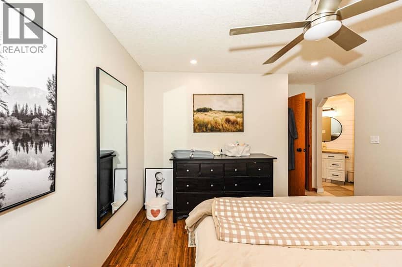 5005 58 Street — photo 16 of 40