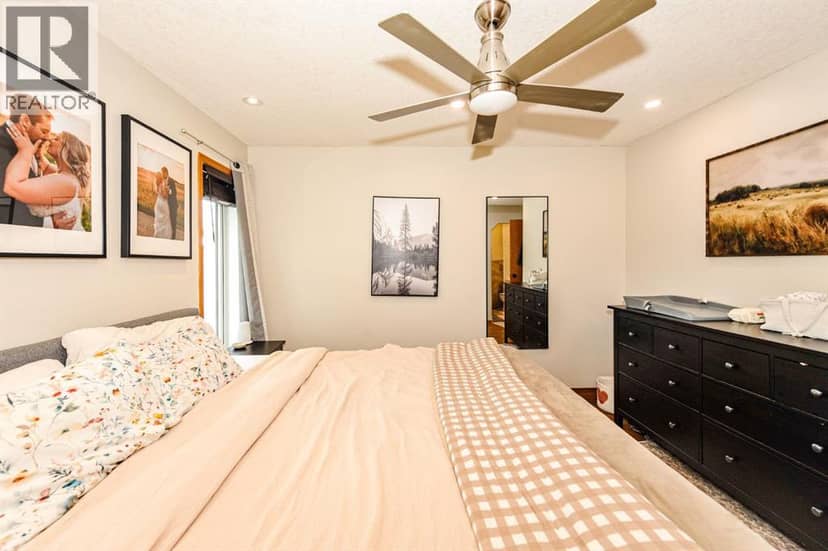 5005 58 Street — photo 15 of 40