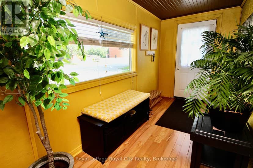 295 Killaly Street E — photo 8 of 40