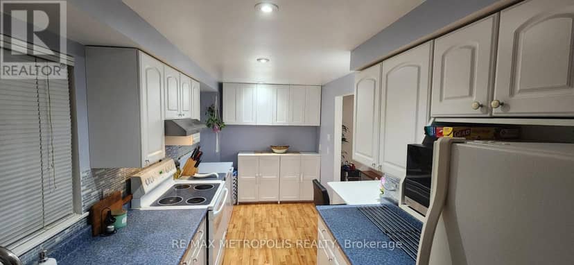 8 - 21 Rockwood Drive — photo 11 of 34