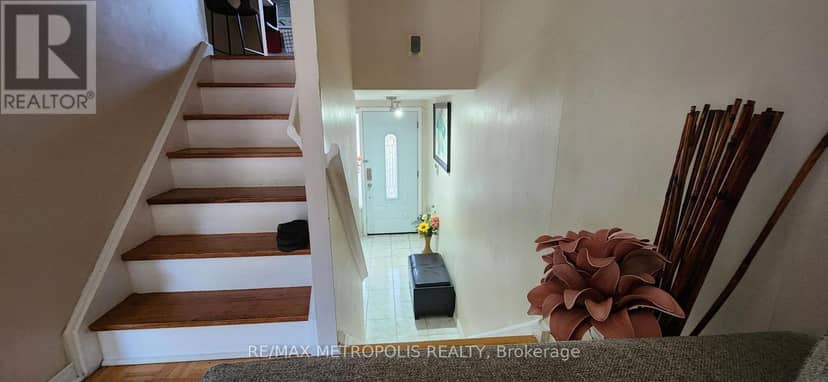 8 - 21 Rockwood Drive, Toronto, photo 4