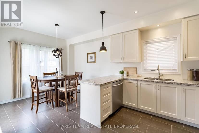 1110 Wharram Way, Innisfil, photo 5