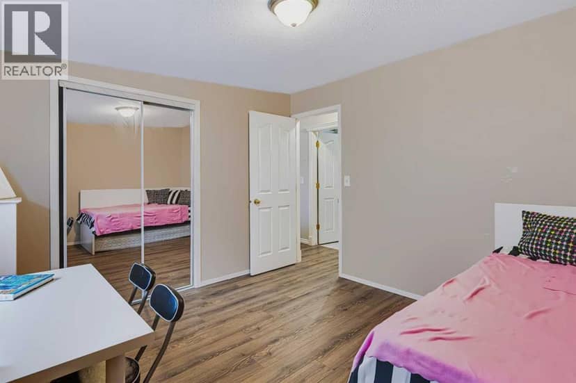 301, 215 17 Avenue NE — photo 25 of 36