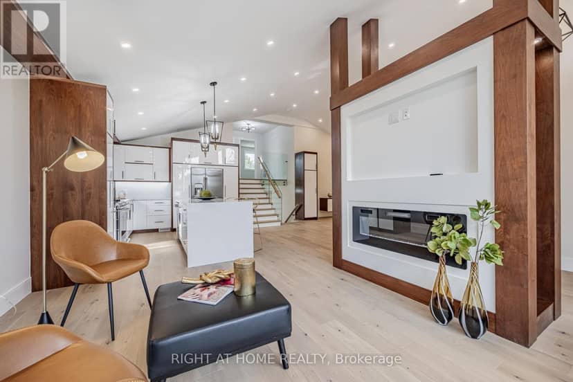 690 Hillman Crescent — photo 3 of 34