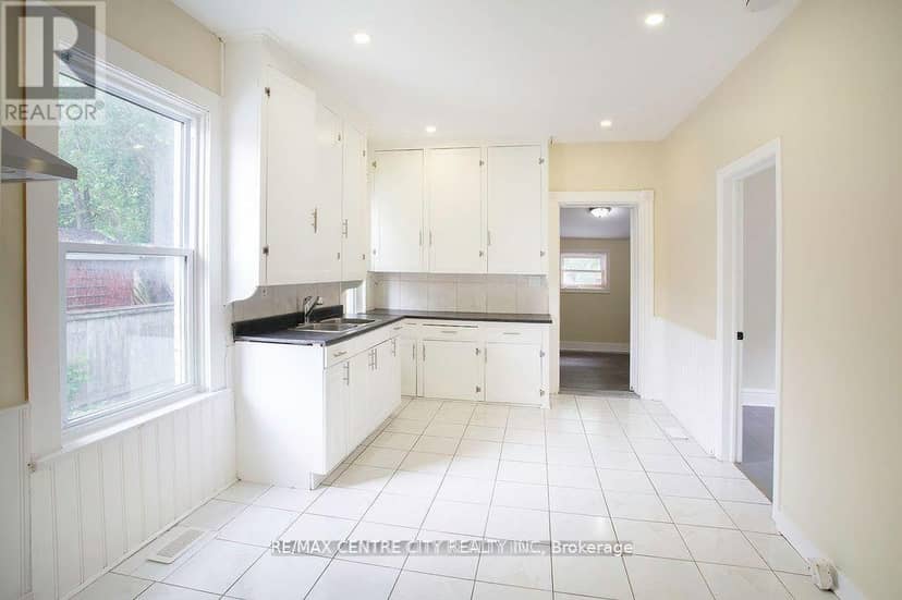 66 Adelaide Street S — photo 11 of 40