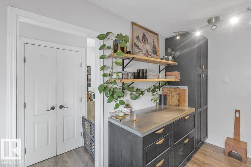 8808 43 AV NW — photo 11 of 16