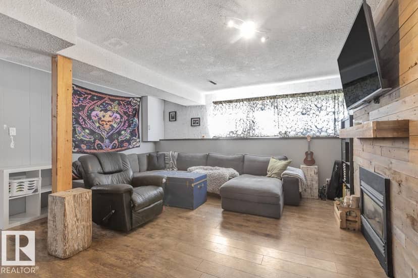 8808 43 AV NW — photo 14 of 16