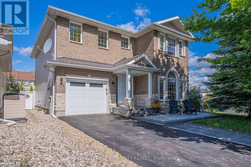 119 Woliston Crescent — photo 2 of 40