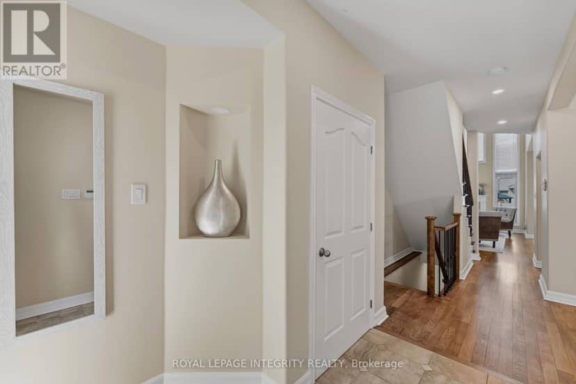119 Woliston Crescent — photo 3 of 40