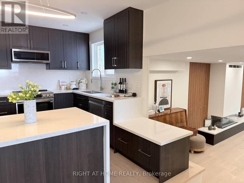 315 Roywood Crescent — photo 11 of 40